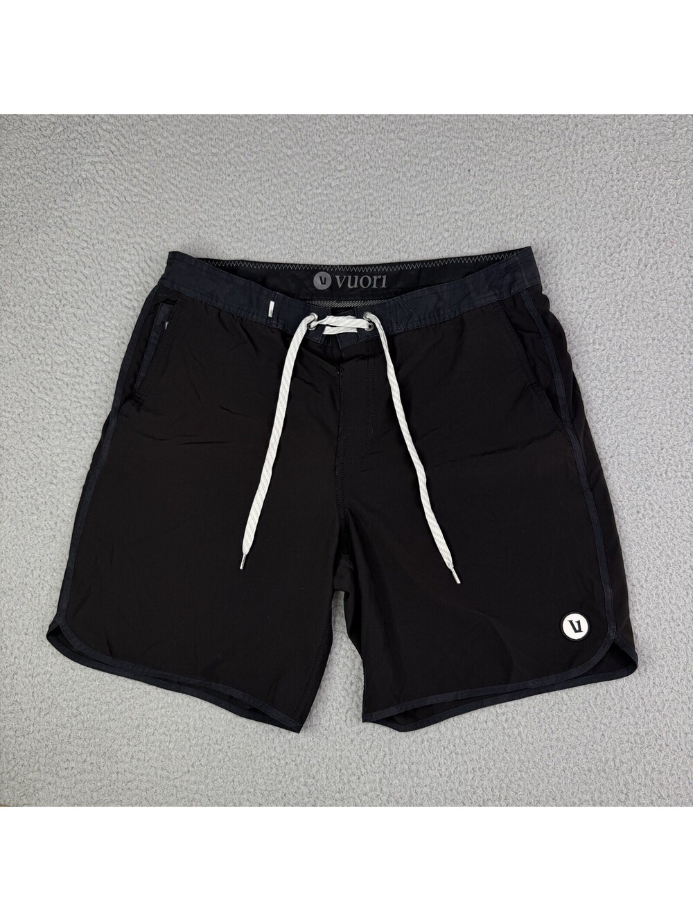 Vuori Cruise Boardshorts Men's 32x7.5 Black Camo Swim Train Hybrid Style V314